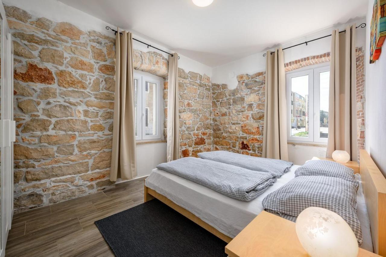 Center House With Apartments Umag Exterior photo