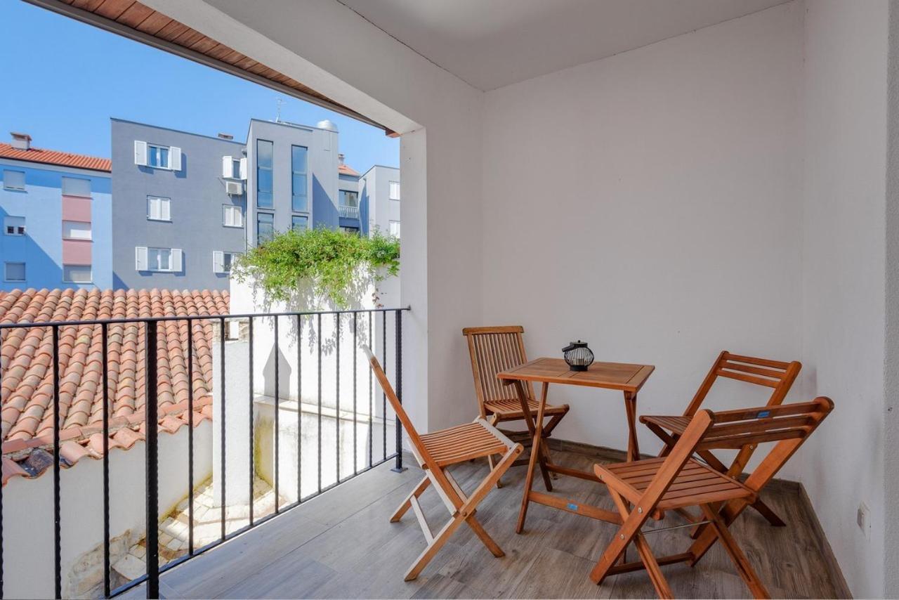 Center House With Apartments Umag Exterior photo