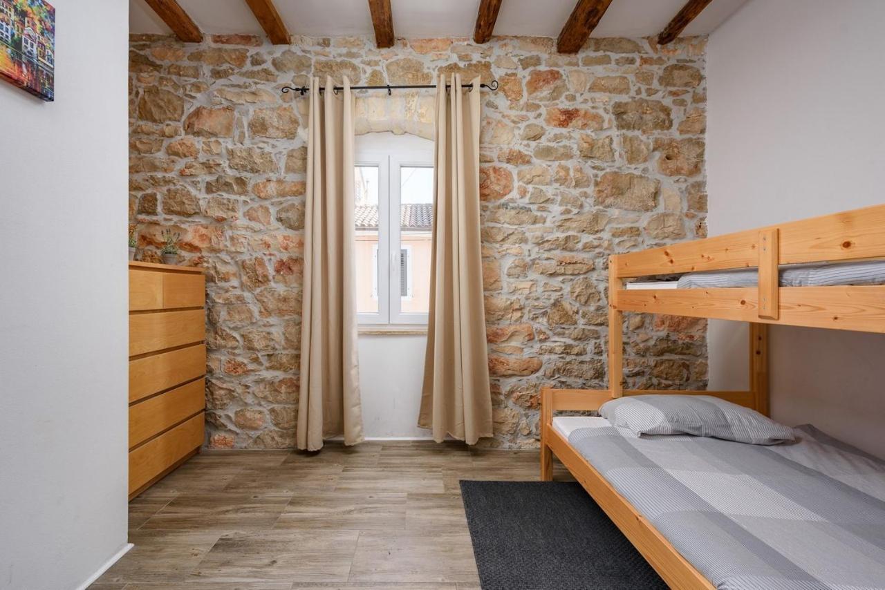 Center House With Apartments Umag Exterior photo