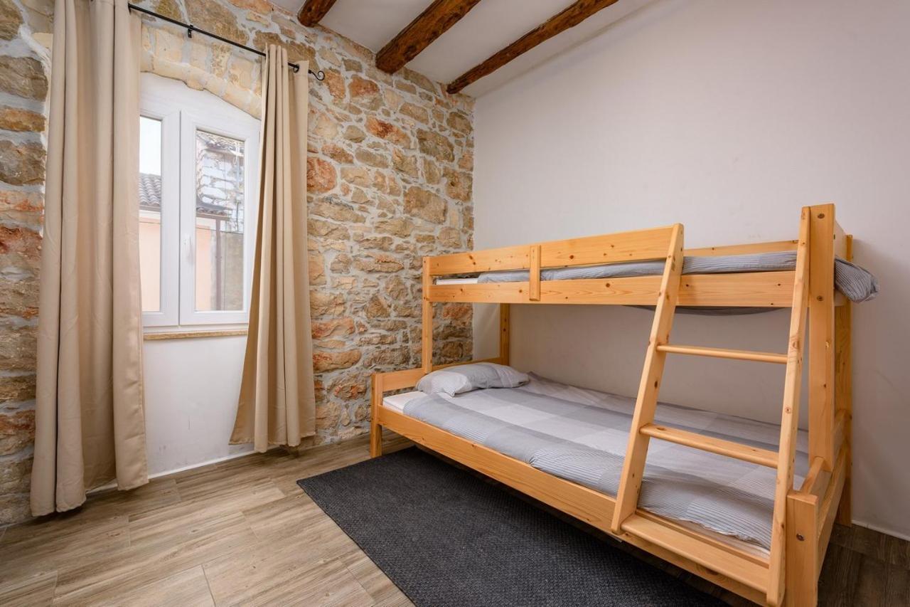 Center House With Apartments Umag Exterior photo