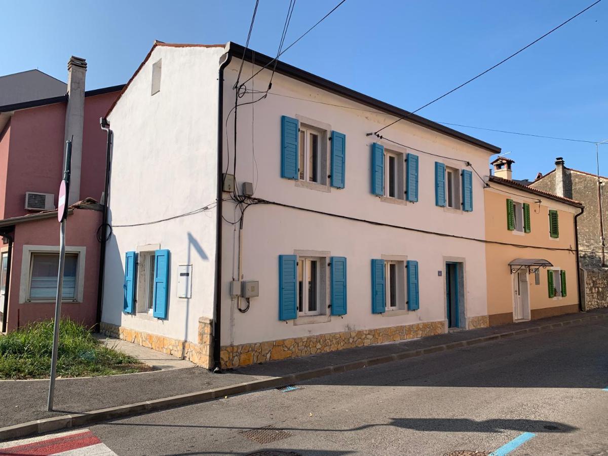 Center House With Apartments Umag Exterior photo