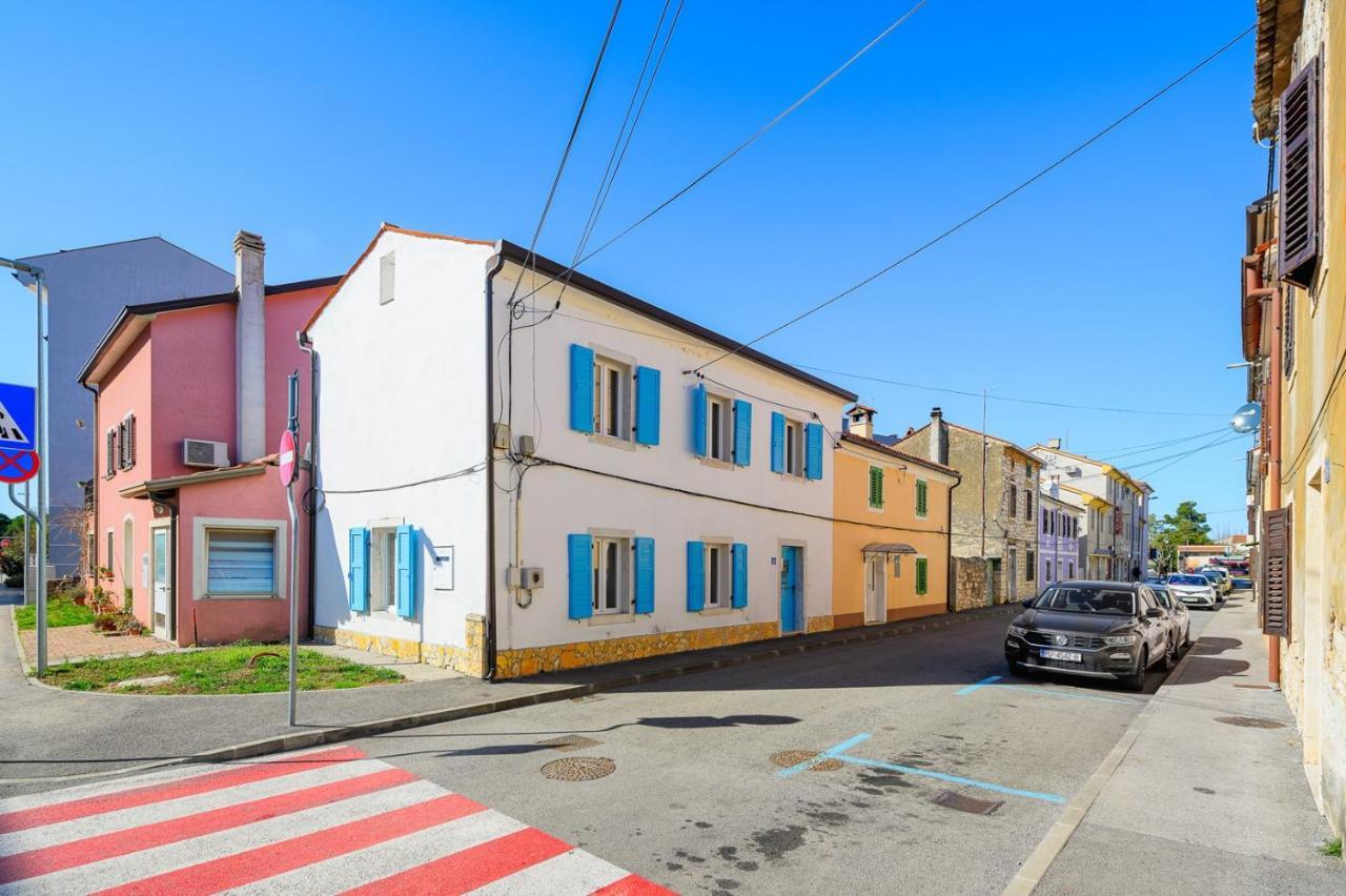 Center House With Apartments Umag Exterior photo