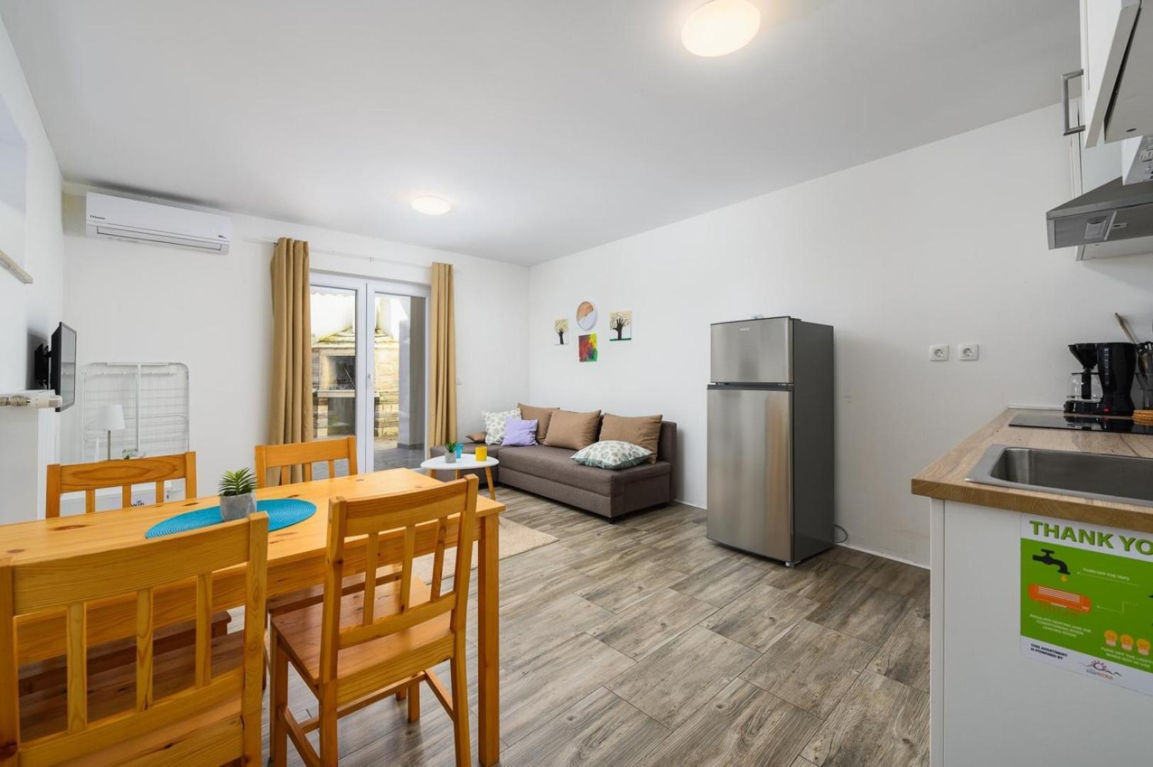Center House With Apartments Umag Exterior photo